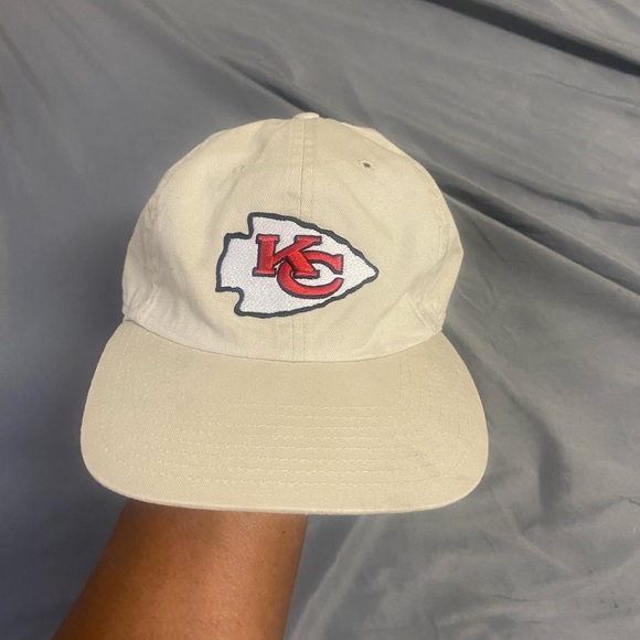 Chiefs hat - Picture 2 of 3